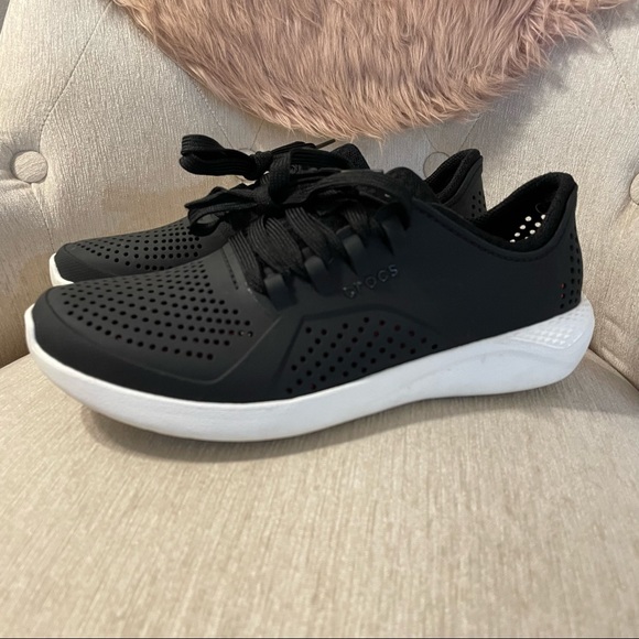 CROCS Shoes - Womens size 7 Excellent pre owned condition Crocs LiteRide Sneaker in Black